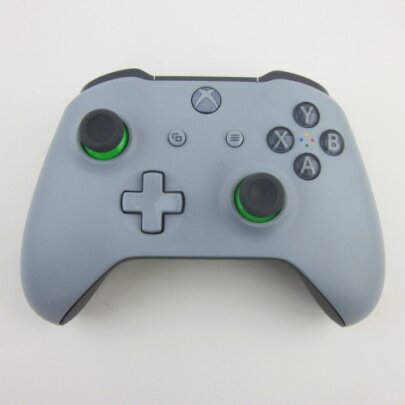 Original Xbox One Wireless Controller / Gamepad in Grey...
